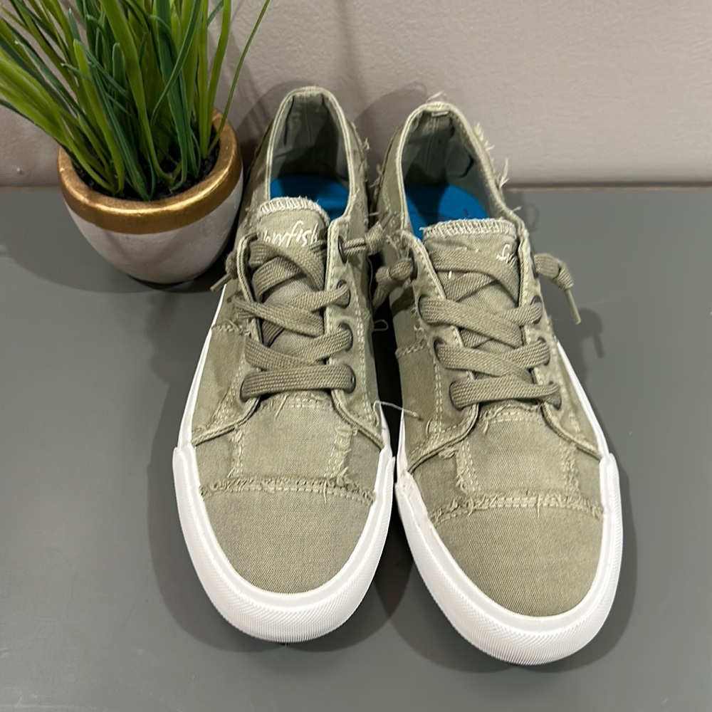 Blowfish slip on size 7.5